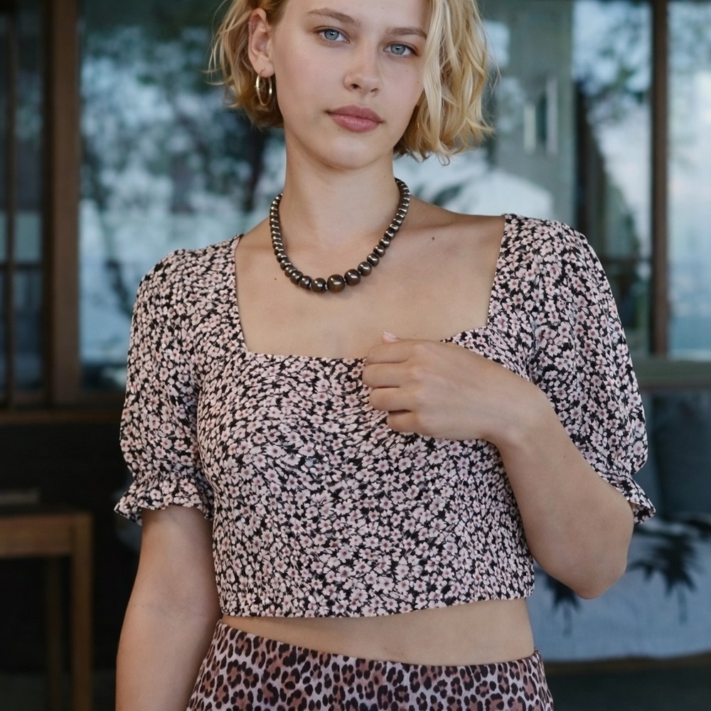 Urban Outfitters Floral Smocked Puff Sleeve Crop Top Size M
